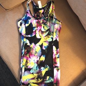 Floral tank with padded inserts, great condition